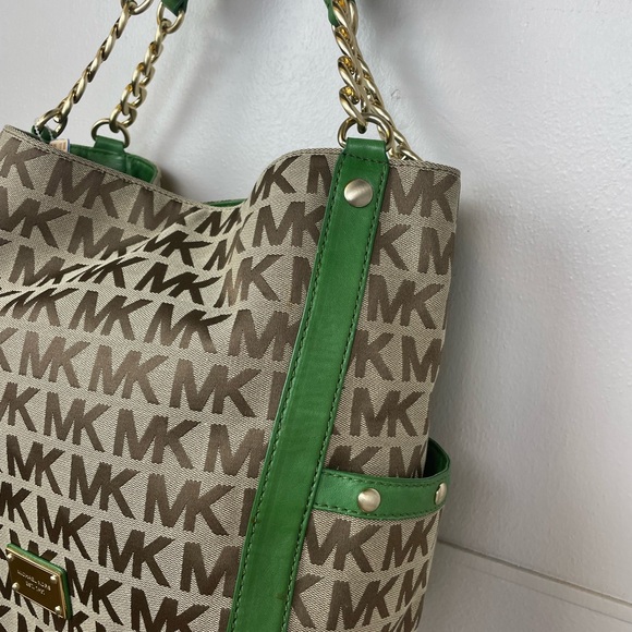 Michael Kors Signature Jet Set Large Green Trim Gold Monogram Tote Bag - Picture 5 of 10